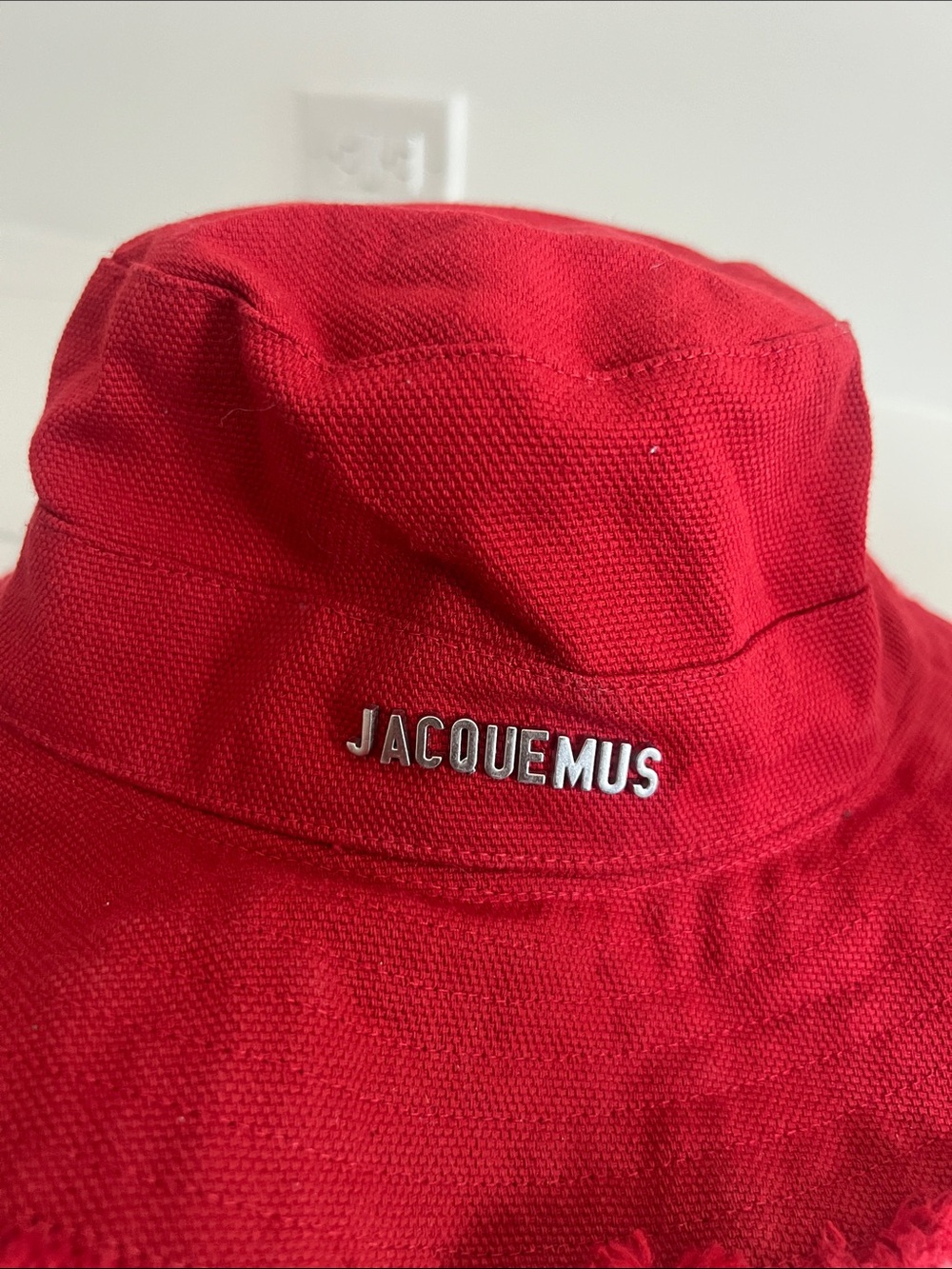 Jacquemus Bright Red Frayed-Brim Bucket Hat - Picture 2 of 5